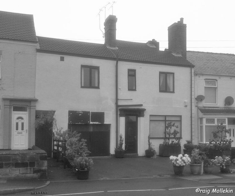 Former shop opposite Queen Street School, Swinton - 29.05.13 (1)